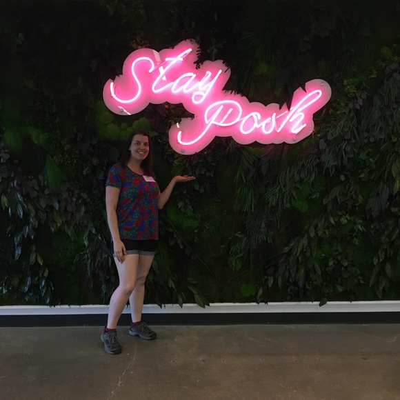 Meet your Posher, Stacy - Picture 2 of 4